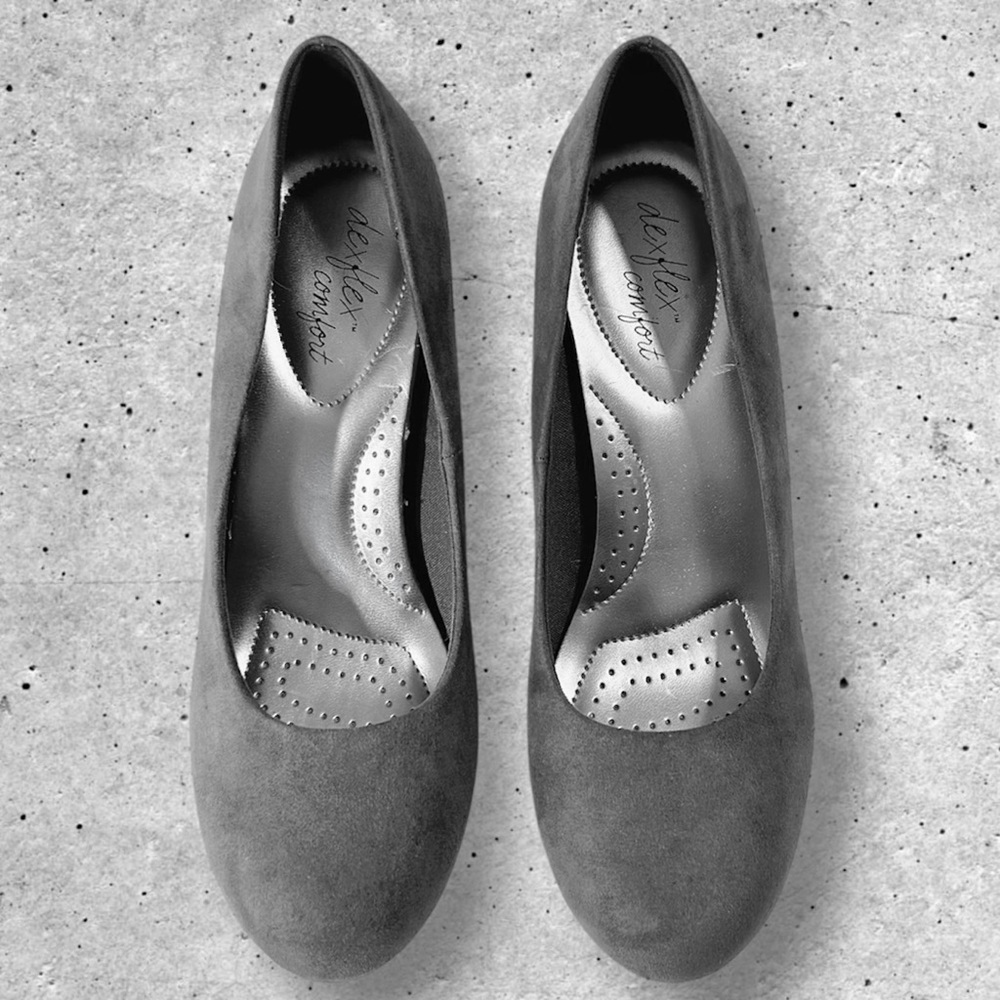 Dexflex Comfort Faux Suede Gray Wedge Heels. Size 8 - Picture 7 of 12